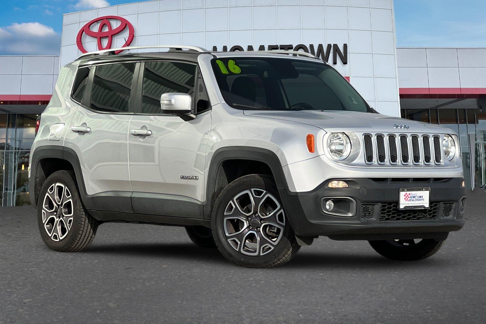 Used 2016 Jeep Renegade Limited image 2
