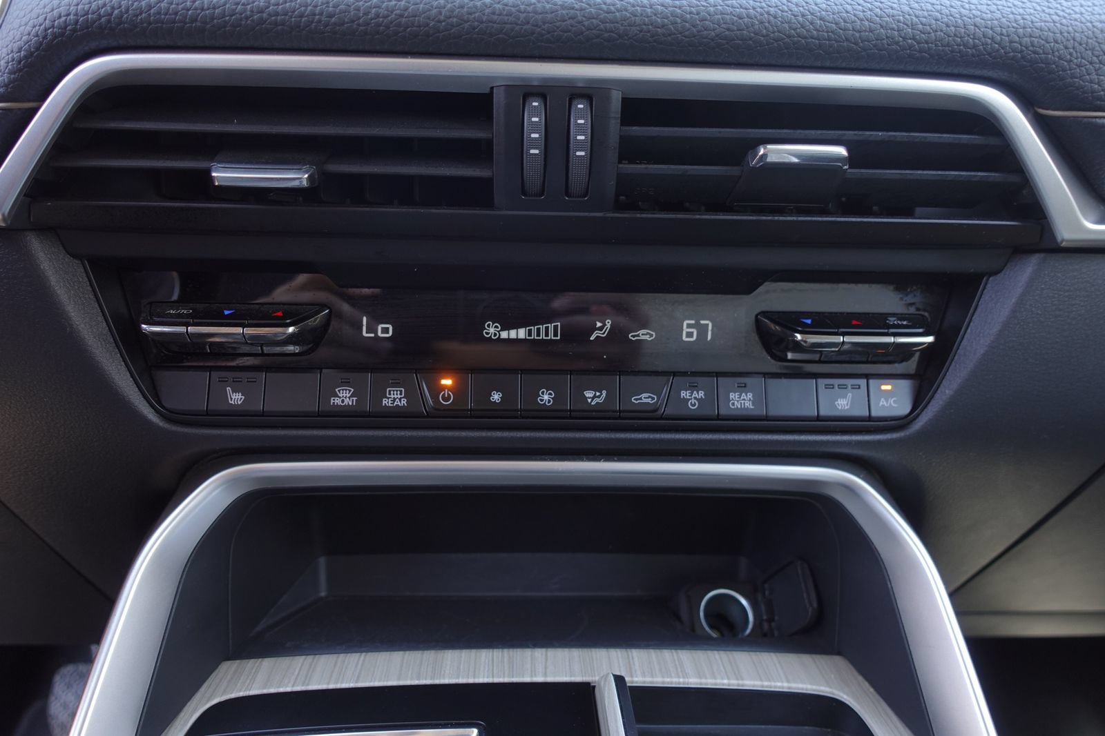 Certified 2024 MAZDA CX-90 Plug-In Hybrid w/ Preferred AWD/4WD image 24