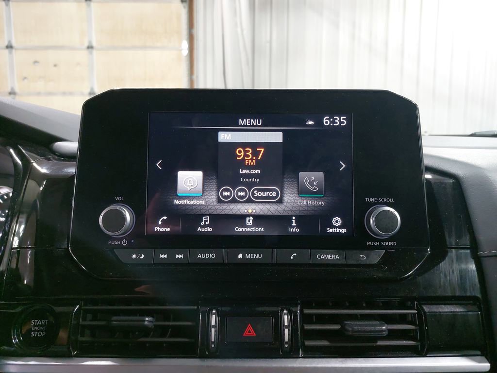 Used 2025 Nissan Pathfinder SV image 24