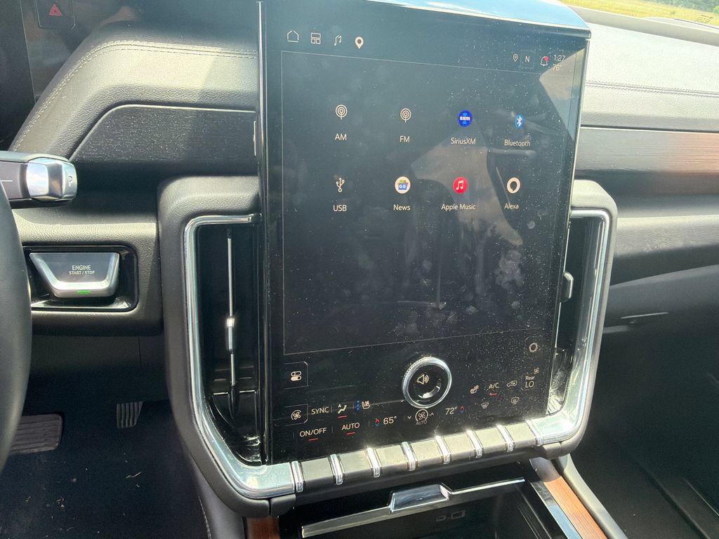 Used 2025 GMC Yukon Denali AWD/4WD image 30