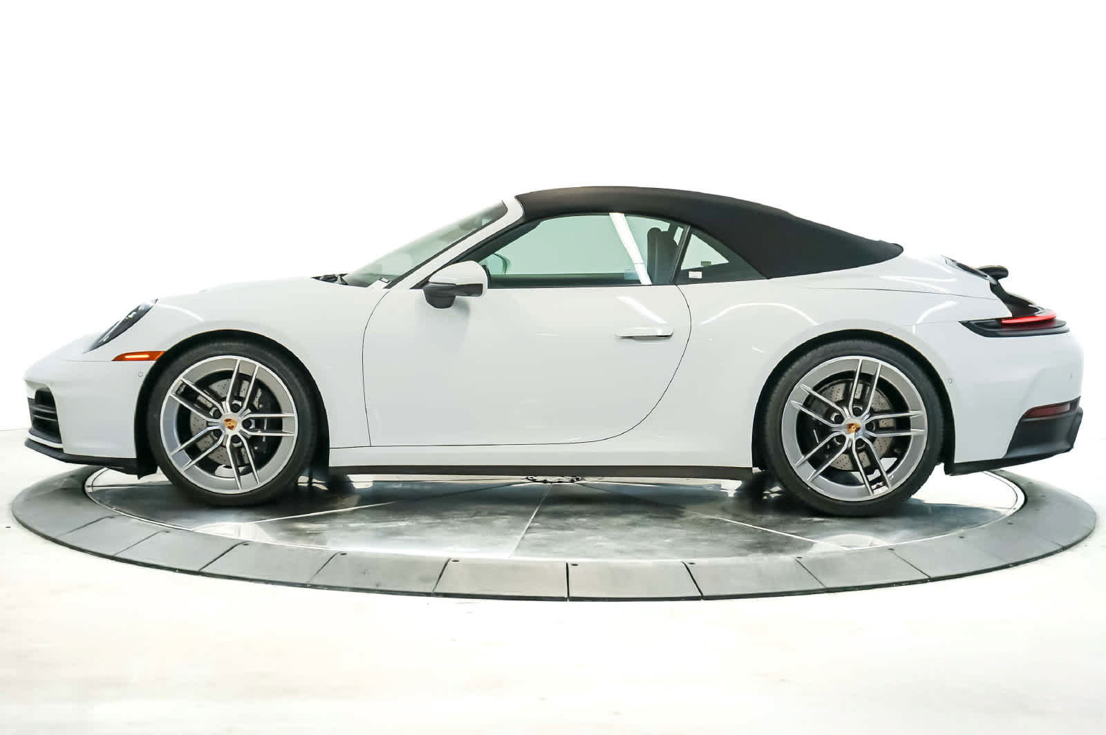 Certified 2025 Porsche 911 Carrera RWD image 2