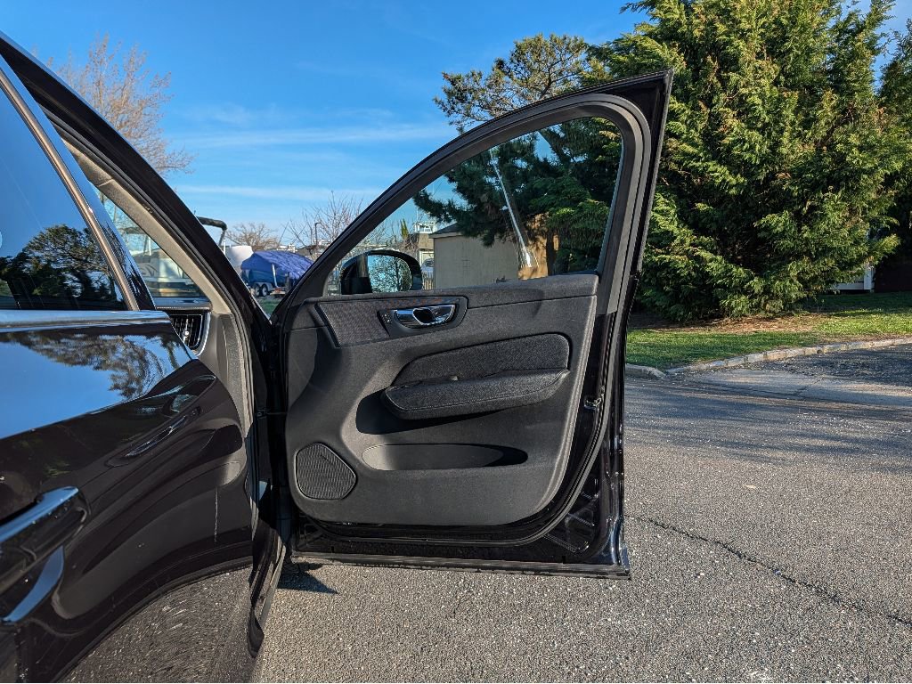 Used 2018 Volvo XC60 T5 Inscription w/ Convenience Package image 12