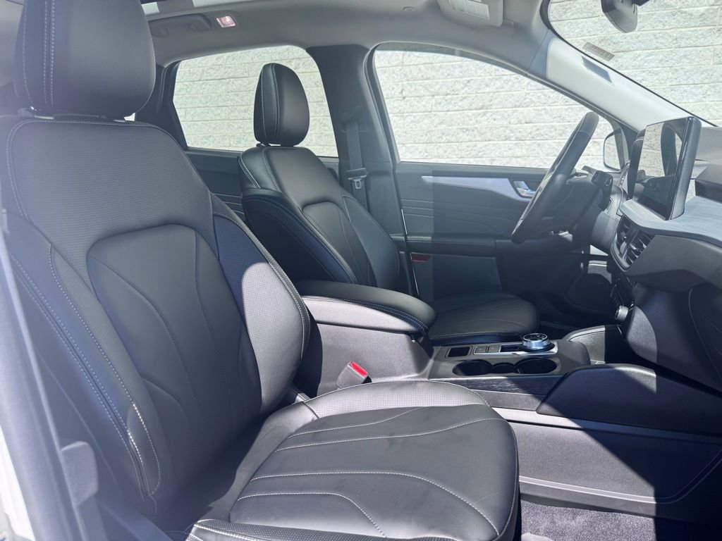 Used 2026 Ford Escape Platinum w/ Premium Technology Package image 18