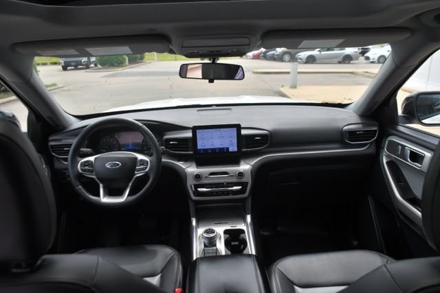 Used 2023 Ford Explorer XLT w/ Equipment Group 202A AWD/4WD image 10