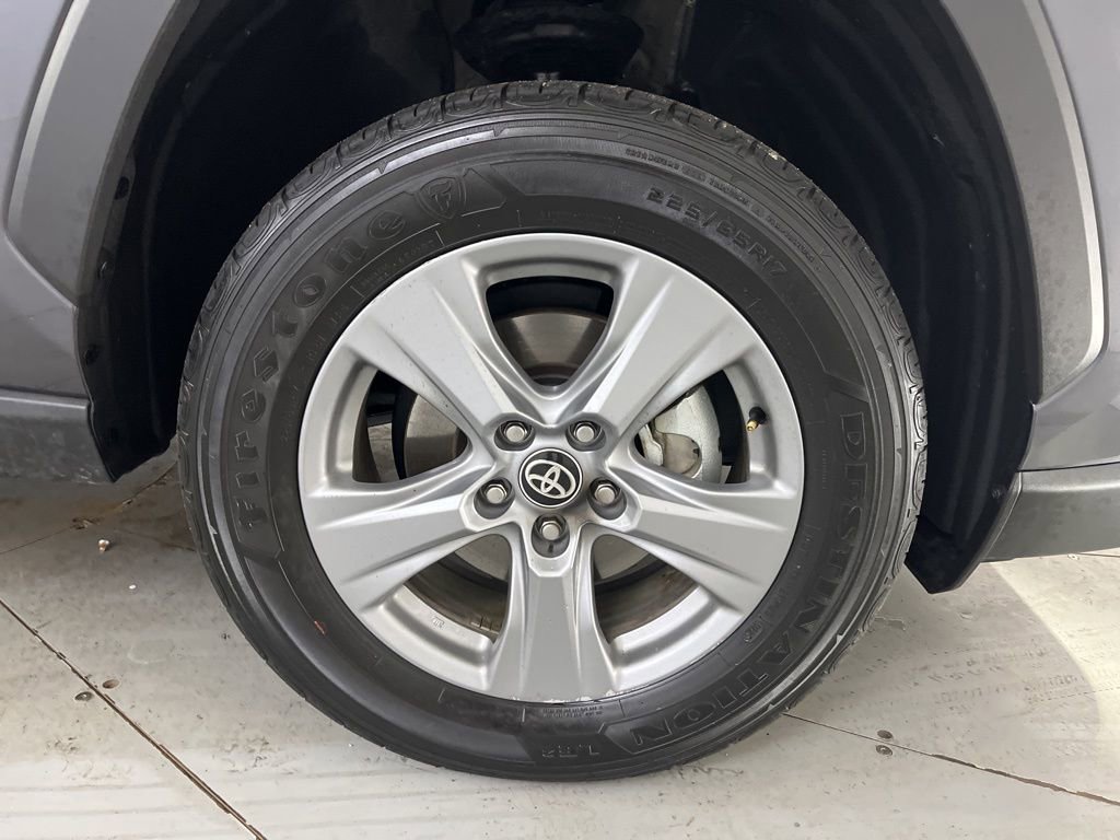 Used 2025 Toyota RAV4 XLE image 18