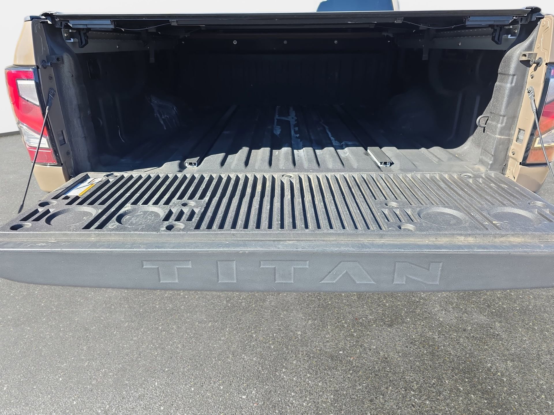 Used 2021 Nissan Titan PRO-4X w/ Pro-4x Utility Package image 12