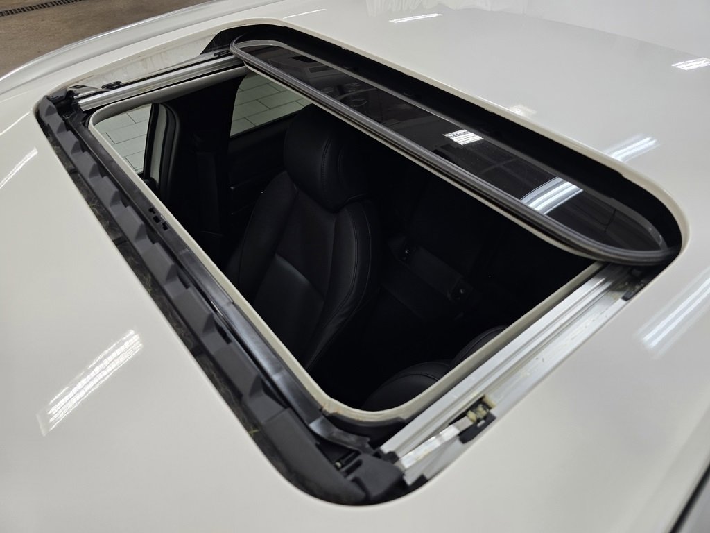 Used 2022 MAZDA CX-30 AWD 2.5 S w/ Premium Package image 3