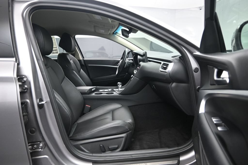 Used 2025 Genesis G70 2.5T AWD/4WD image 28