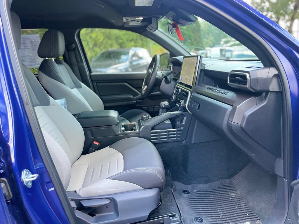 Used 2024 Toyota Tacoma TRD Sport AWD/4WD image 19