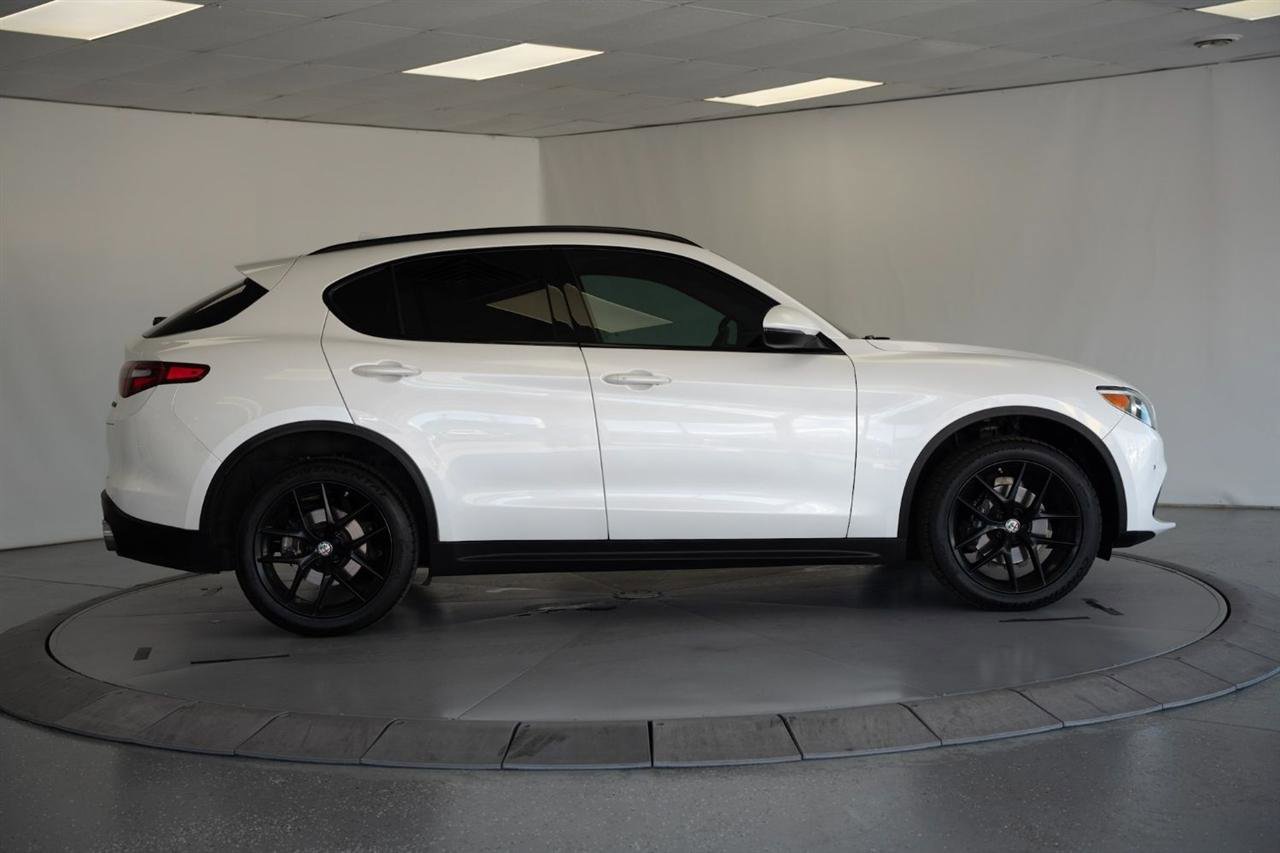 Used 2018 Alfa Romeo Stelvio Ti Sport AWD/4WD image 8