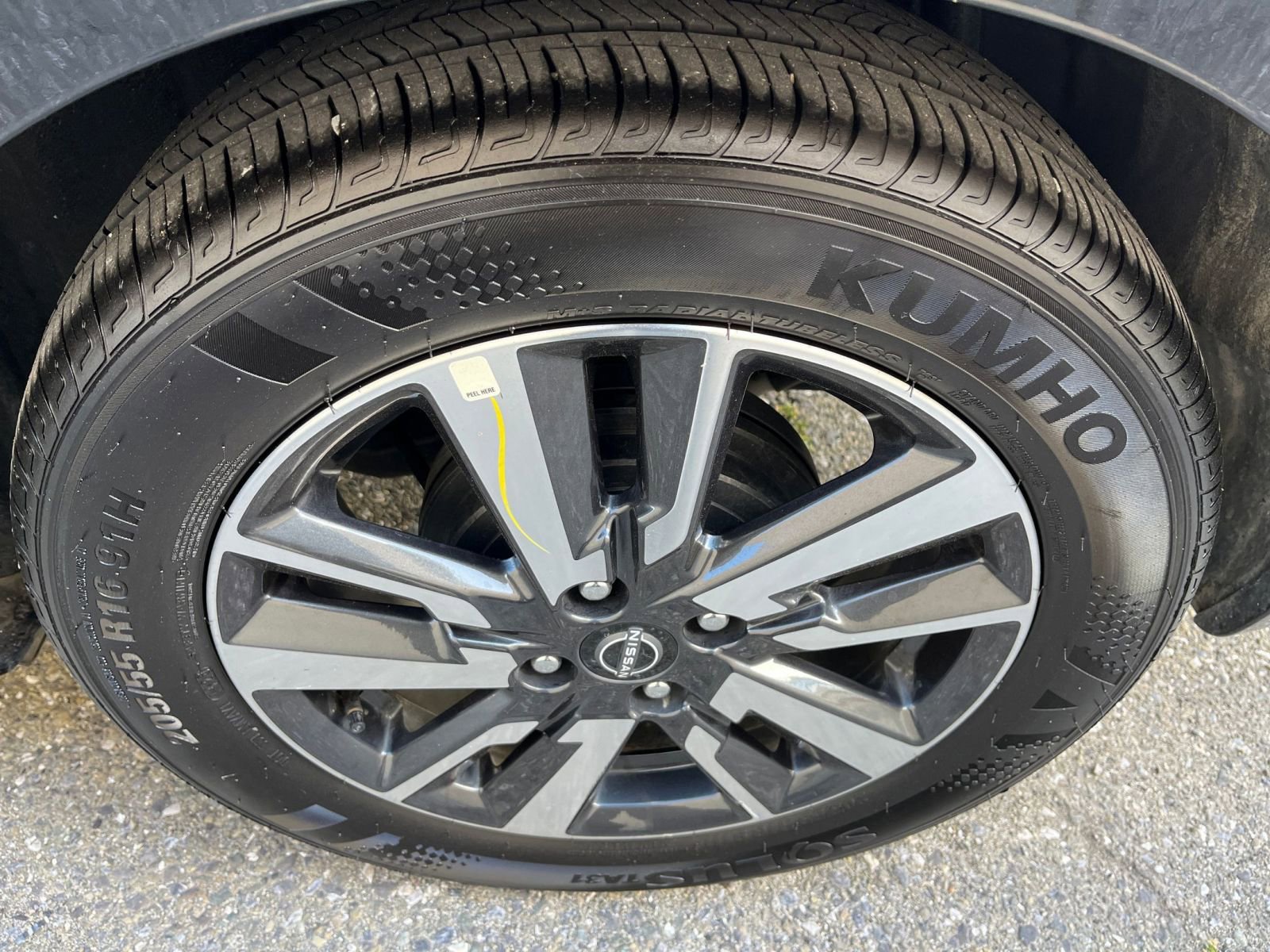 Used 2025 Nissan Versa SV image 28