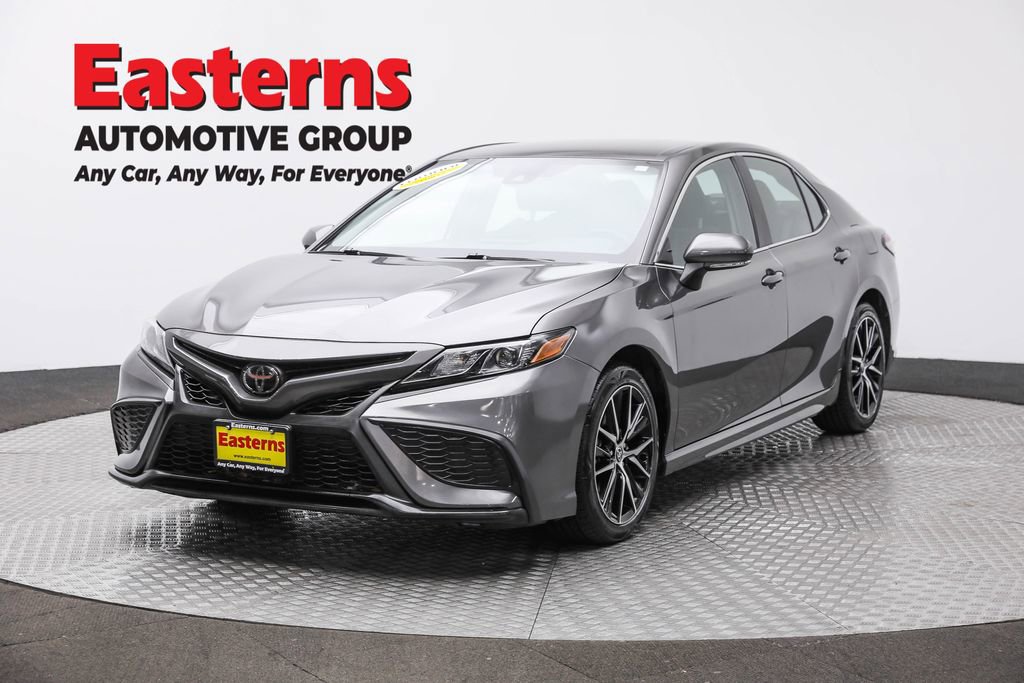 Used 2023 Toyota Camry SE FWD image 1
