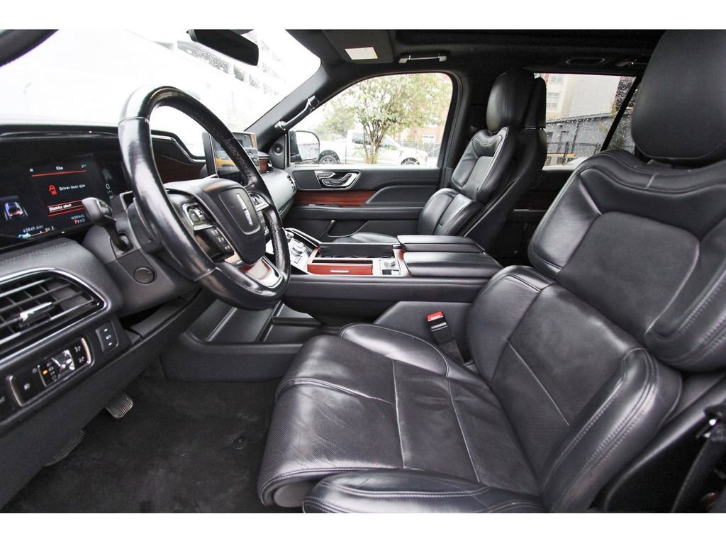 Used 2023 Lincoln Navigator L Reserve image 6