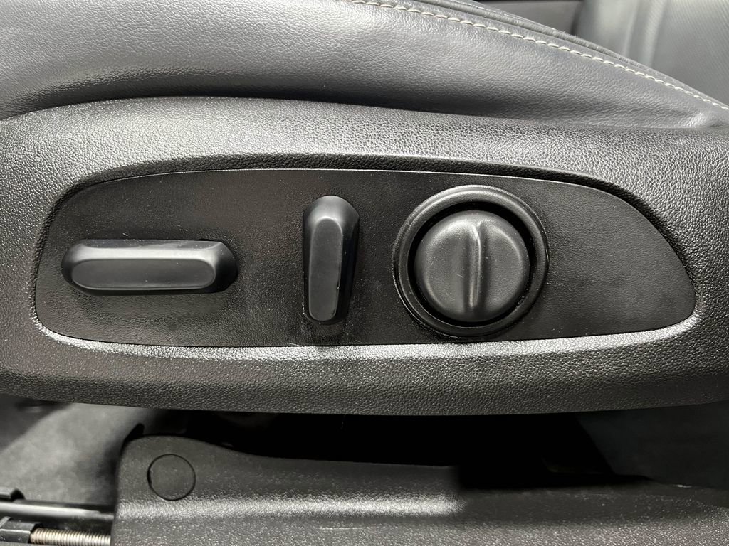 Used 2018 Buick Enclave Essence image 16