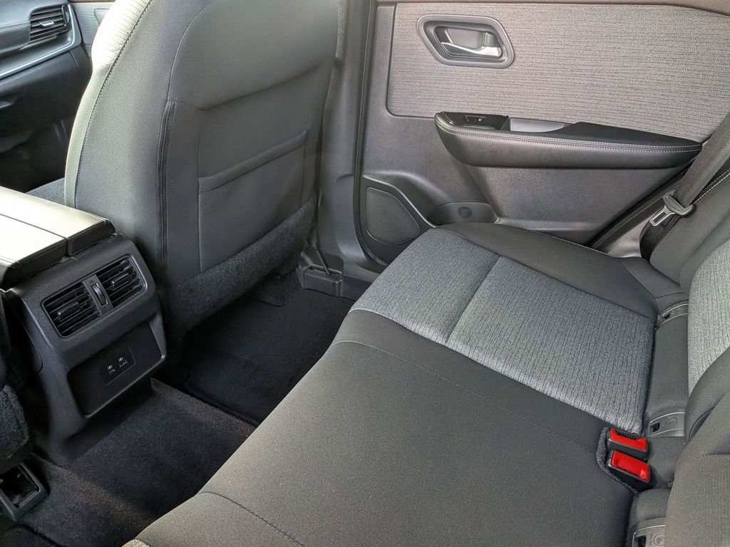 Used 2022 Nissan Rogue SV FWD image 35