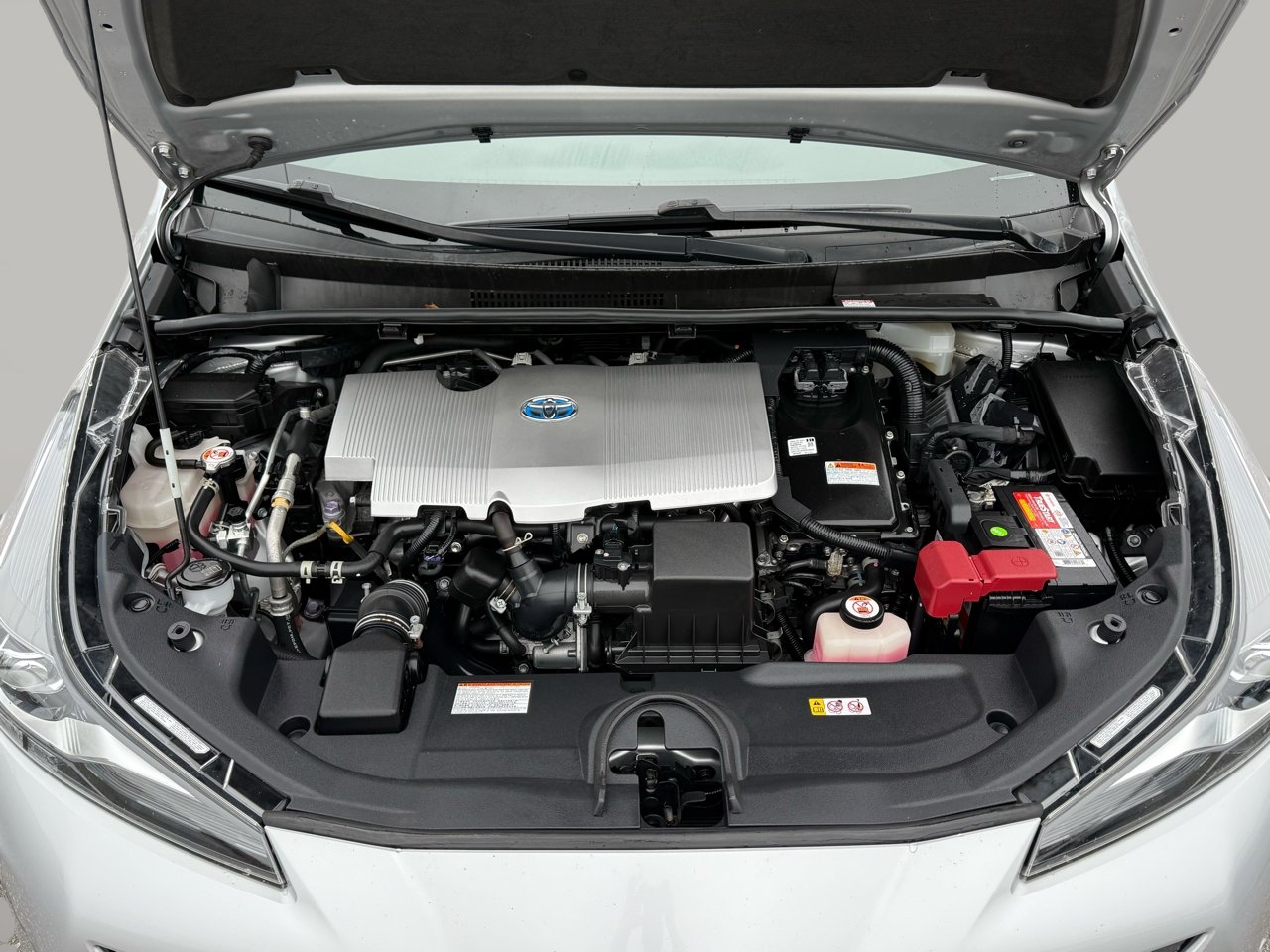 Used 2021 Toyota Prius XLE image 10