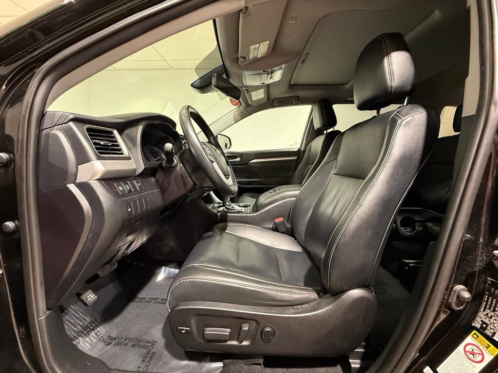 Certified 2019 Toyota Highlander XLE AWD/4WD image 13