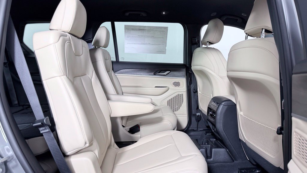 New 2027 Jeep Grand Cherokee L Limited AWD/4WD image 33