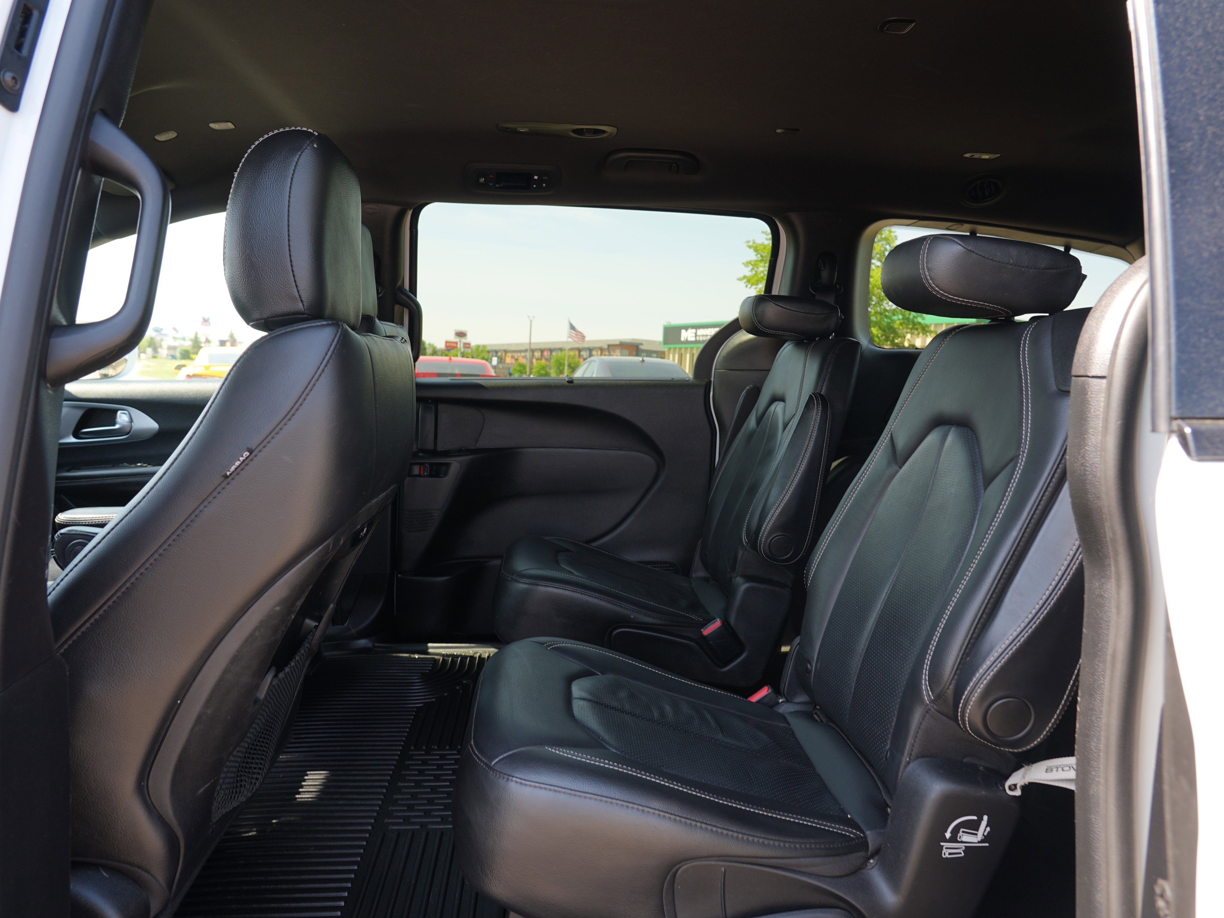 Used 2021 Chrysler Pacifica Touring-L w/ S Appearance Package FWD image 18
