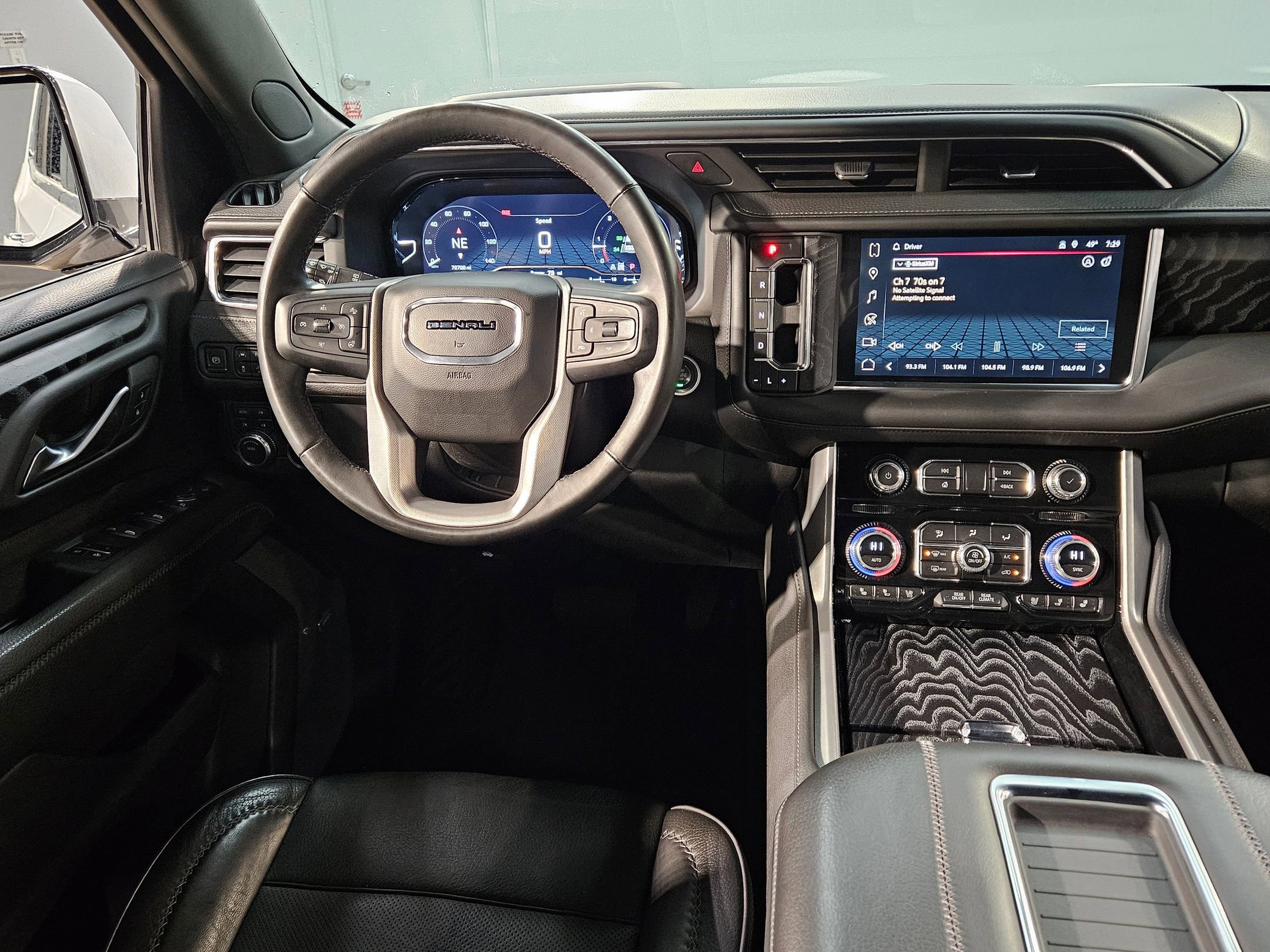 Used 2023 GMC Yukon Denali image 9