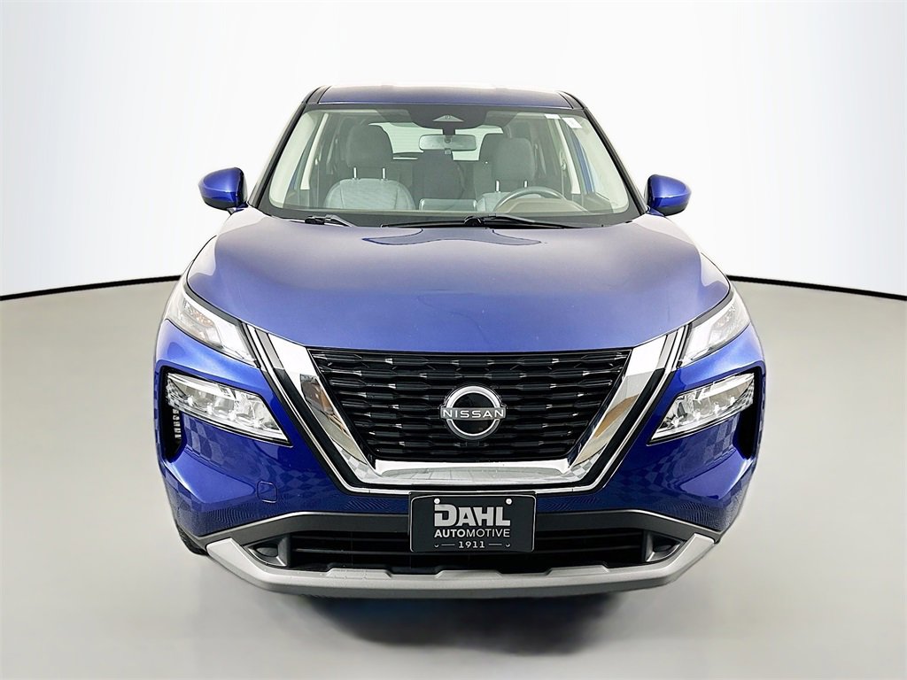 Used 2023 Nissan Rogue SV image 3