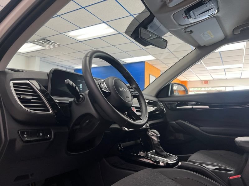 Certified 2025 Kia Seltos S FWD image 19