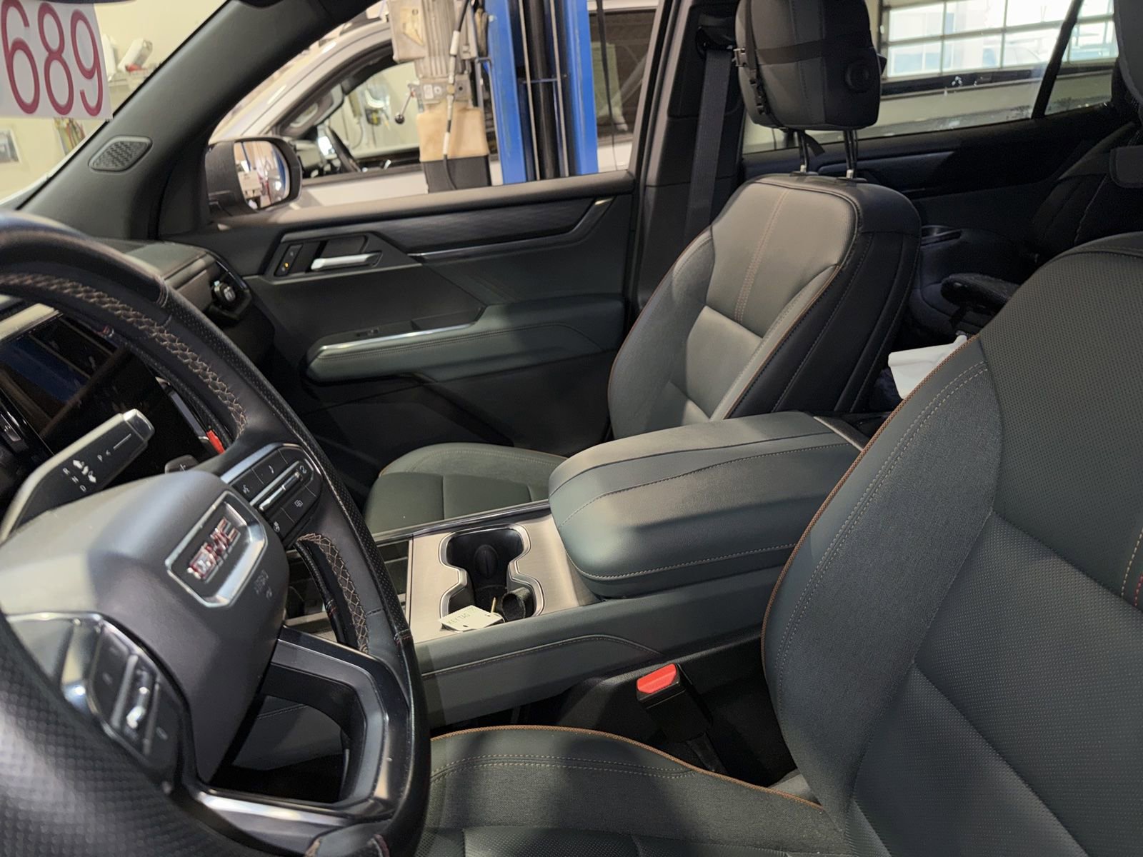 Used 2024 GMC Acadia AT4 w/ Luxury Package image 1