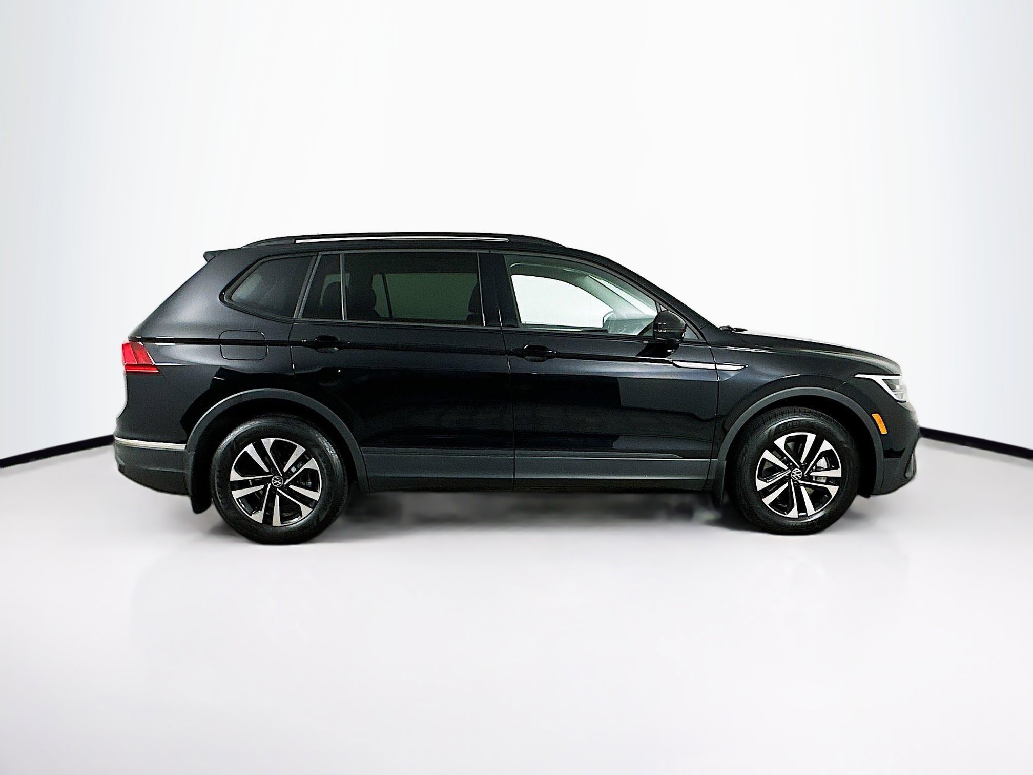 Used 2024 Volkswagen Tiguan S image 10