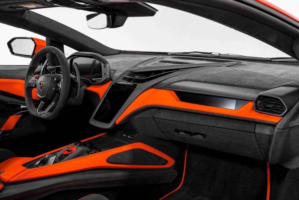 Used 2024 Lamborghini Revuelto AWD/4WD image 32