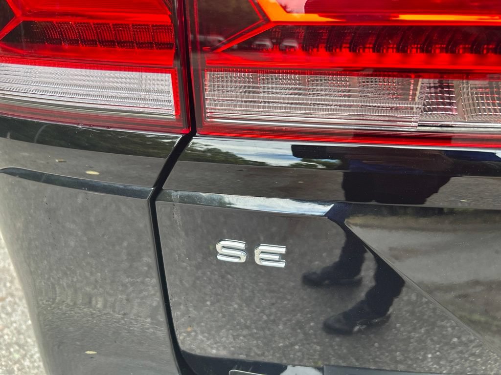 Used 2024 Volkswagen Atlas Peak Edition SE AWD/4WD image 10