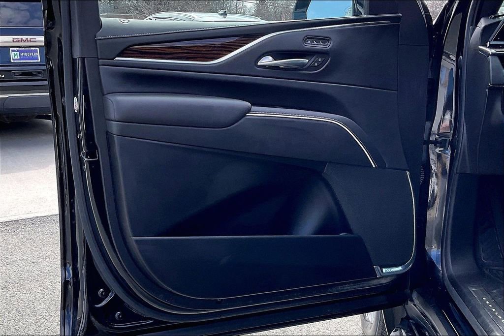 Used 2022 Cadillac Escalade Premium Luxury image 19