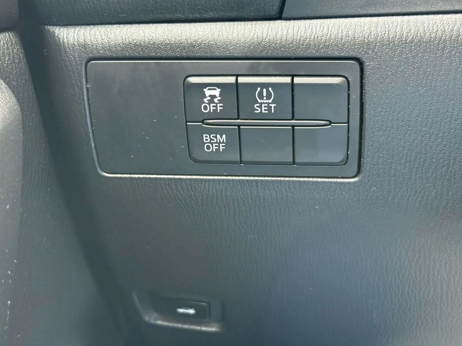 Used 2014 MAZDA MAZDA3 i Touring image 23