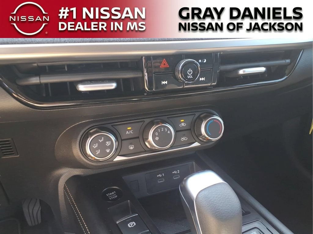 Certified 2025 Nissan Kicks SV AWD/4WD image 18