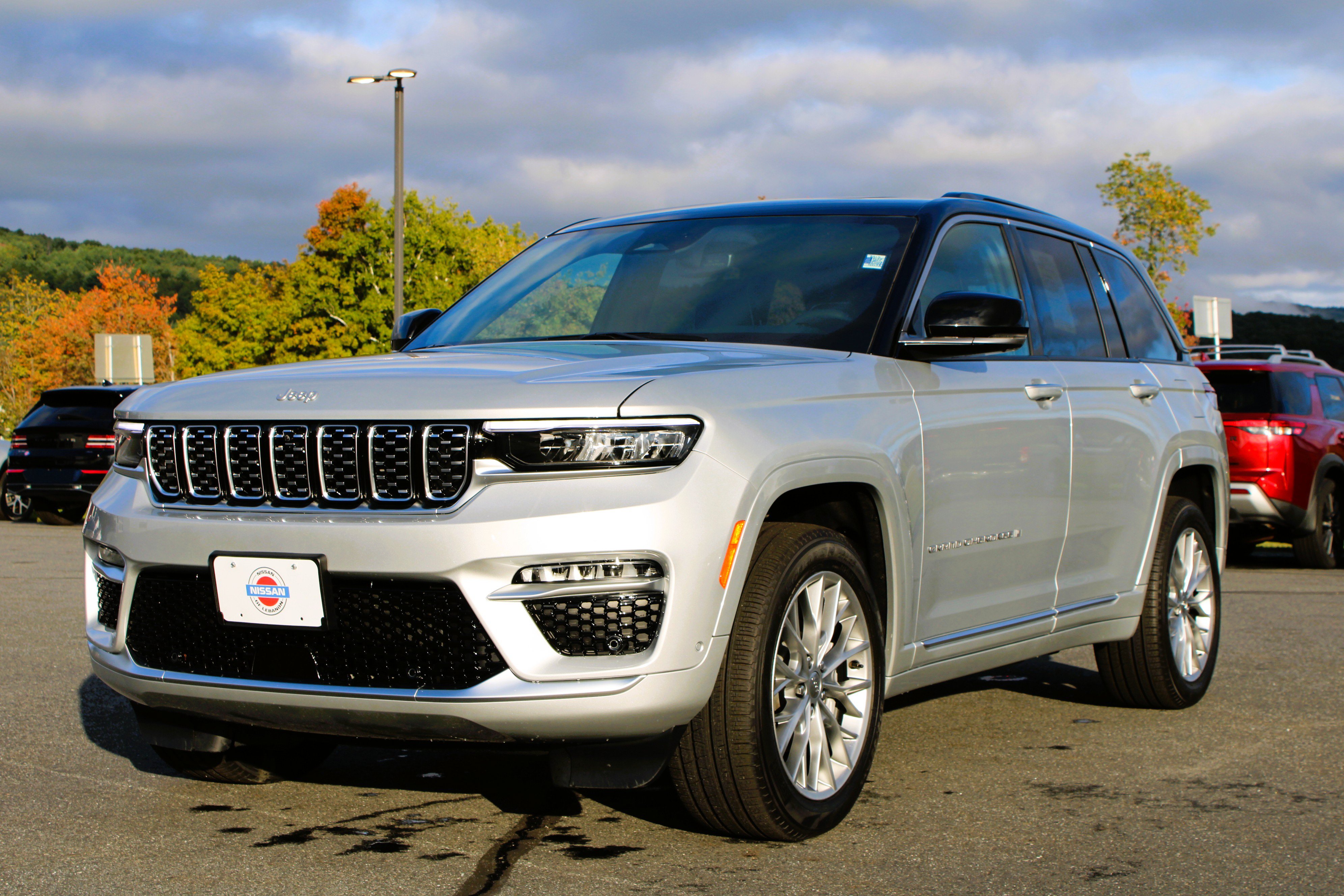 Used 2025 Jeep Grand Cherokee Summit w/ Luxury Tech Group V AWD/4WD image 1