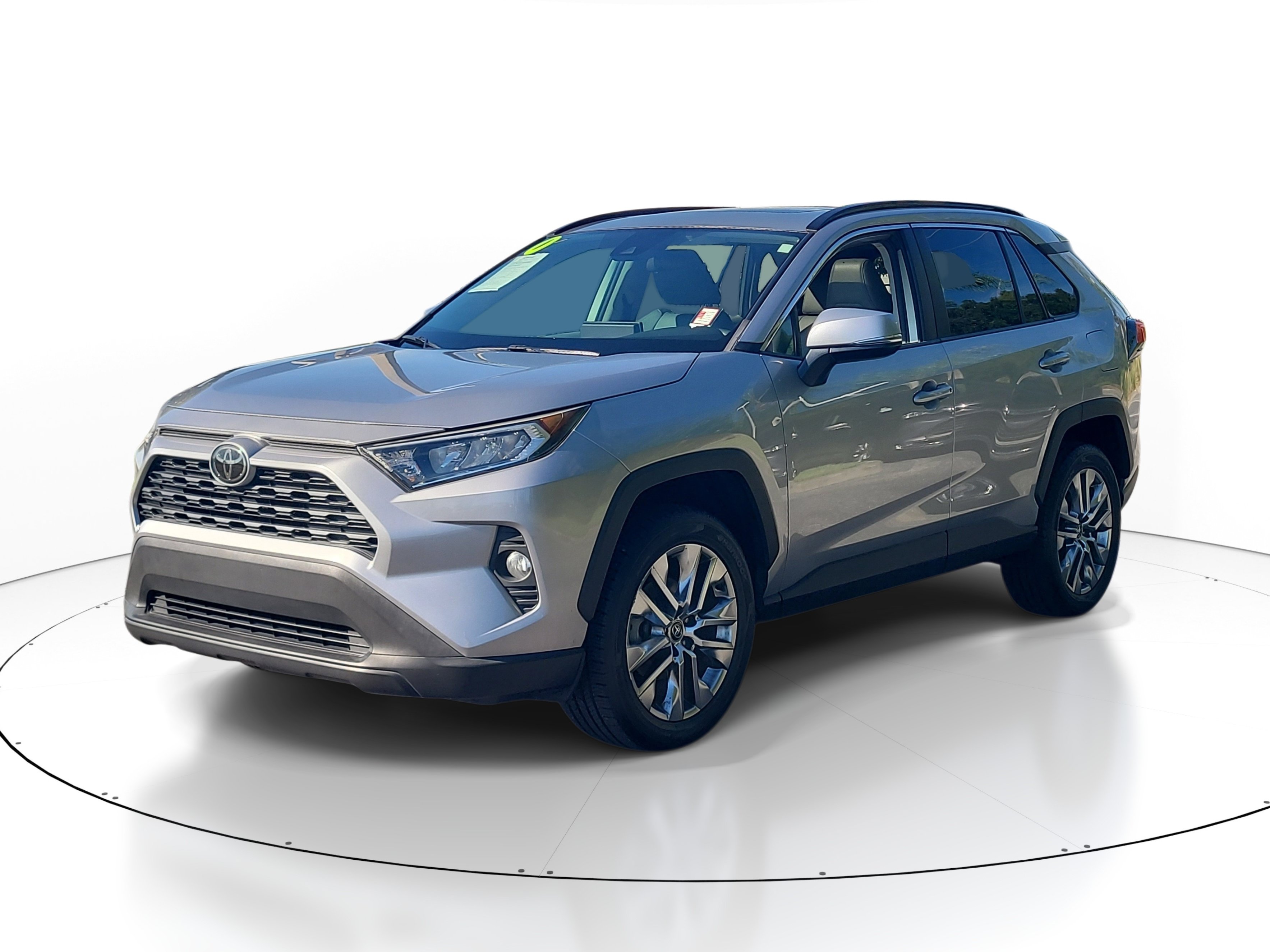 Used 2020 Toyota RAV4 XLE Premium FWD image 3