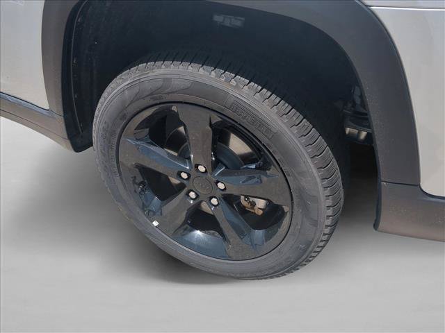 New 2025 Jeep Grand Cherokee L Limited w/ Black Appearance Package AWD/4WD image 10