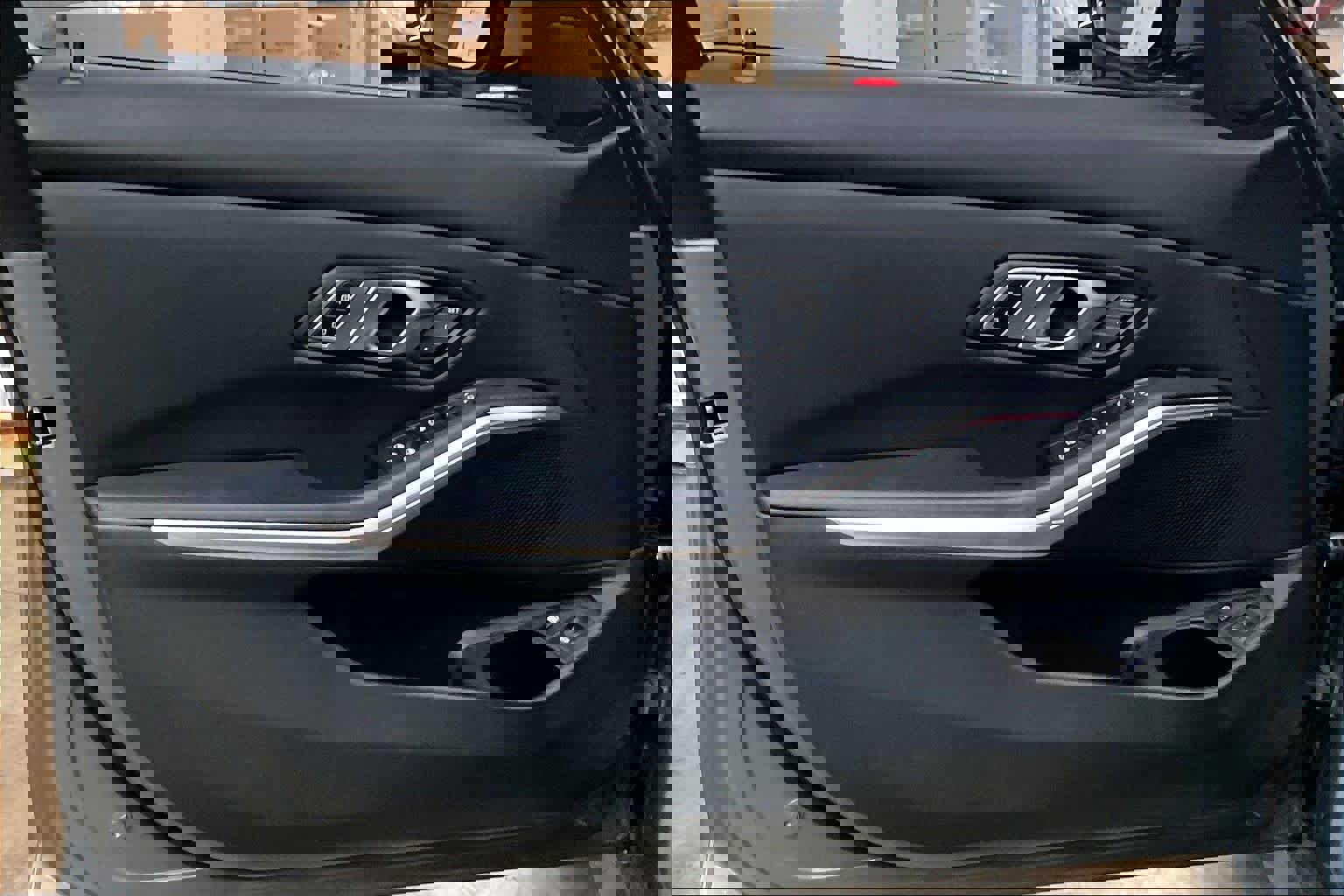 Used 2023 BMW 330e image 25