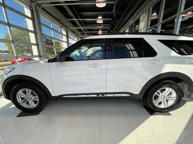 Used 2022 Ford Explorer XLT w/ Equipment Group 202A image 9