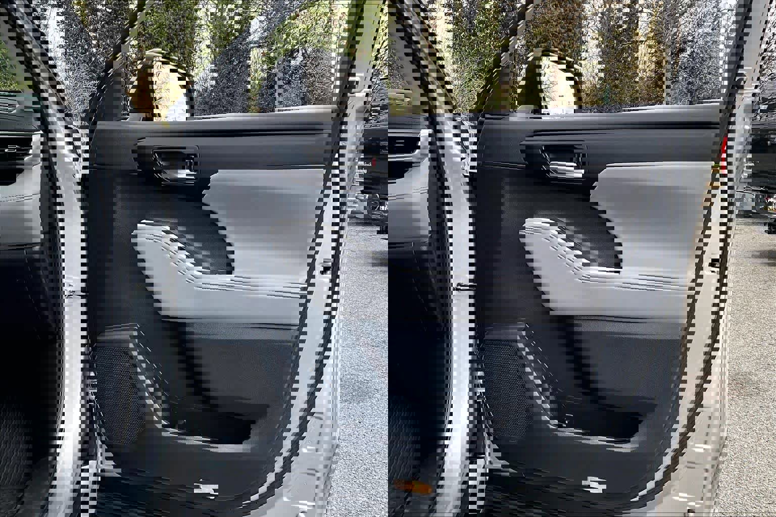 Used 2023 Toyota Highlander XLE image 23