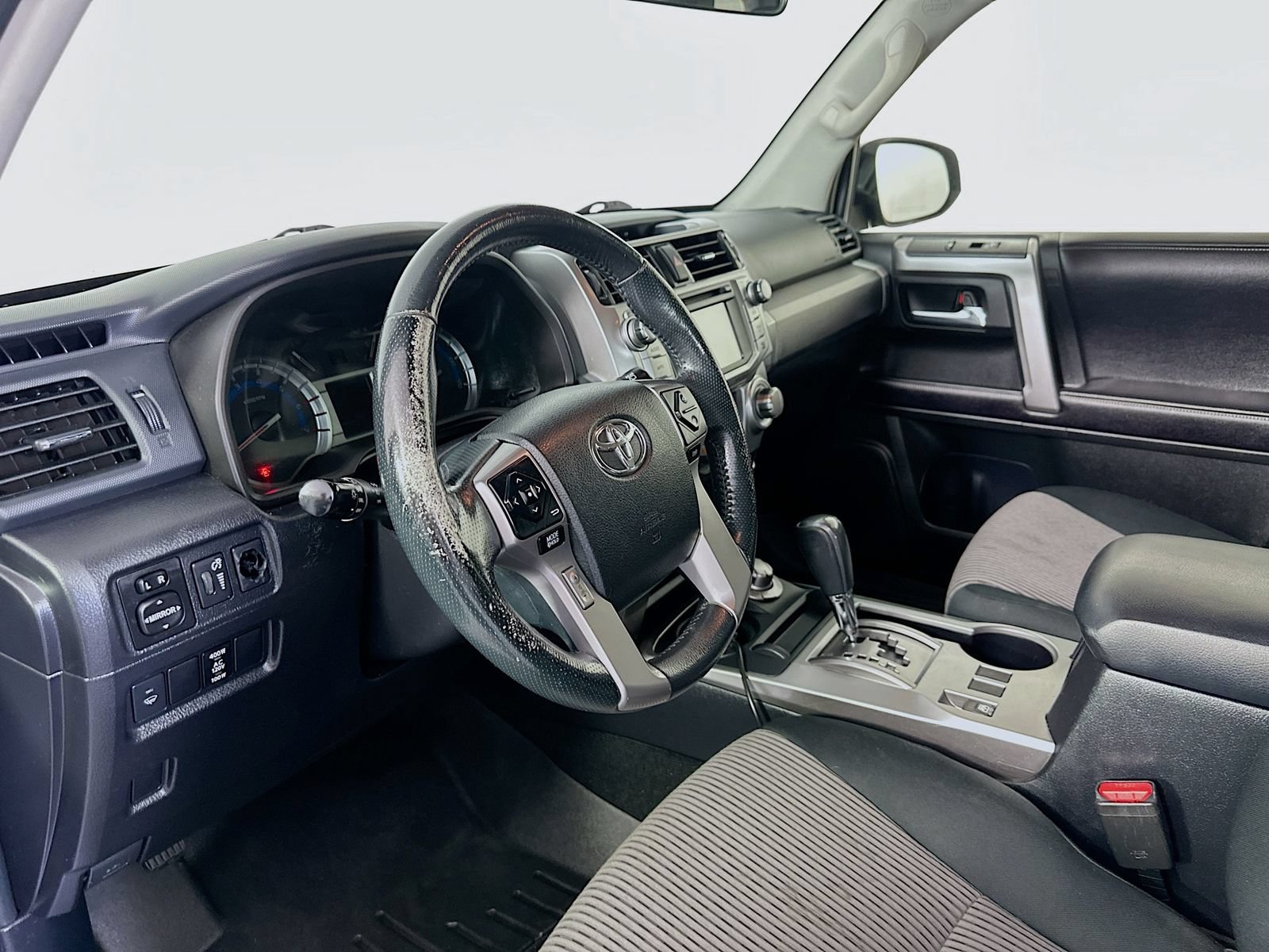 Used 2016 Toyota 4Runner SR5 AWD/4WD image 9
