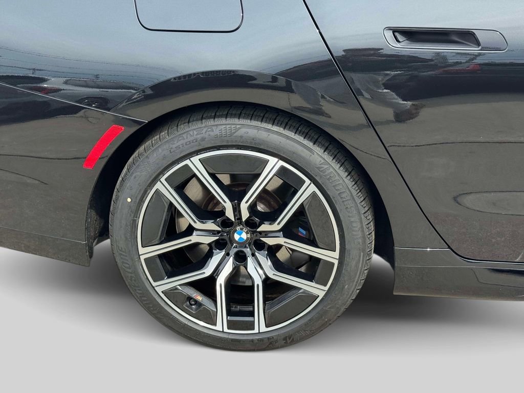 Certified 2023 BMW 760i xDrive w/ Luxury Rear Seating Package AWD/4WD image 8