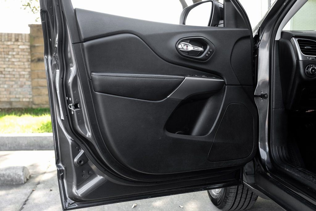 Used 2022 Jeep Cherokee Limited image 53