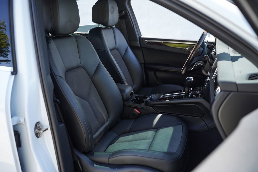 Used 2022 Porsche Macan AWD/4WD image 25