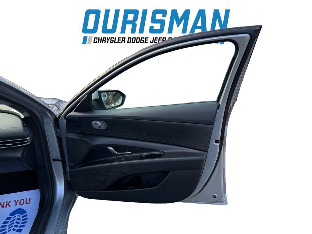 Used 2022 Hyundai Elantra SE w/ Preferred Accessory Package image 24