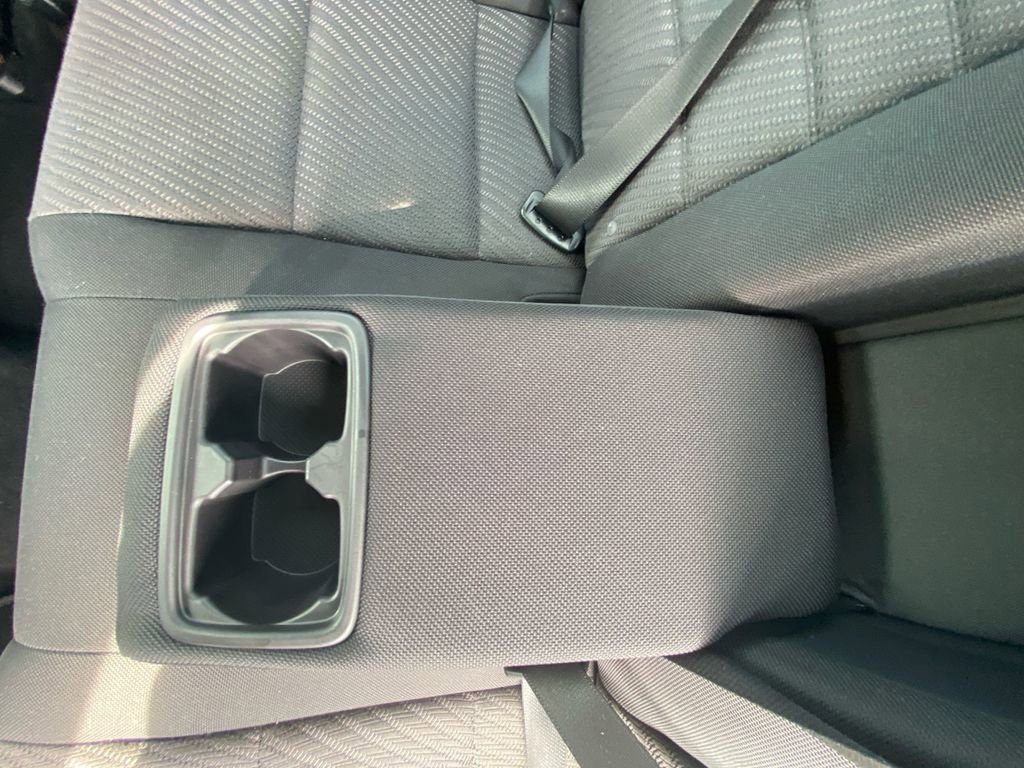 Used 2016 Toyota Camry LE image 27