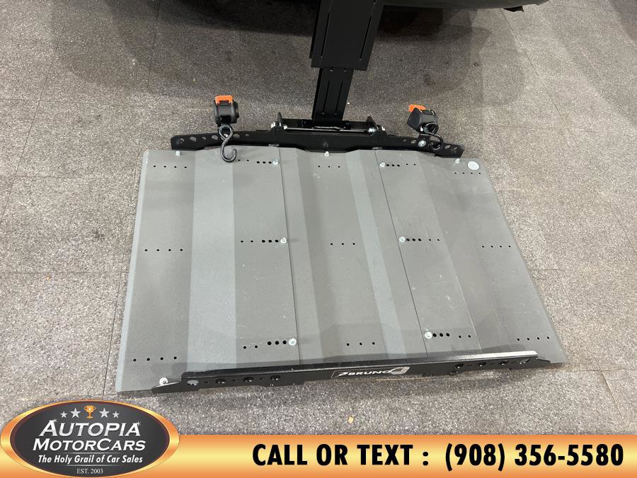 Used 2019 Toyota Sienna XLE image 12