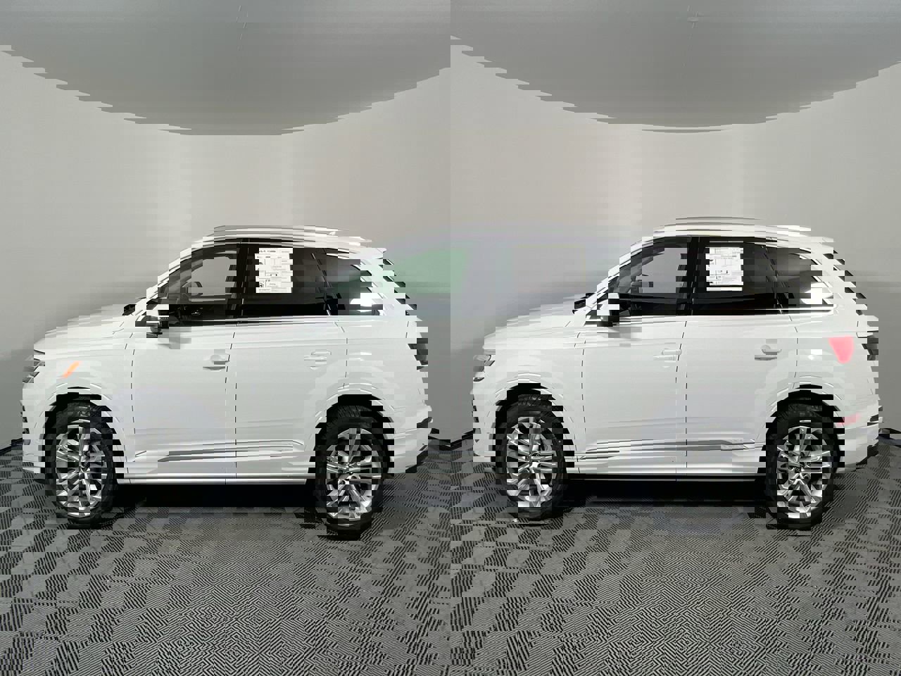 Used 2025 Audi Q7 3.0T Premium Plus image 7