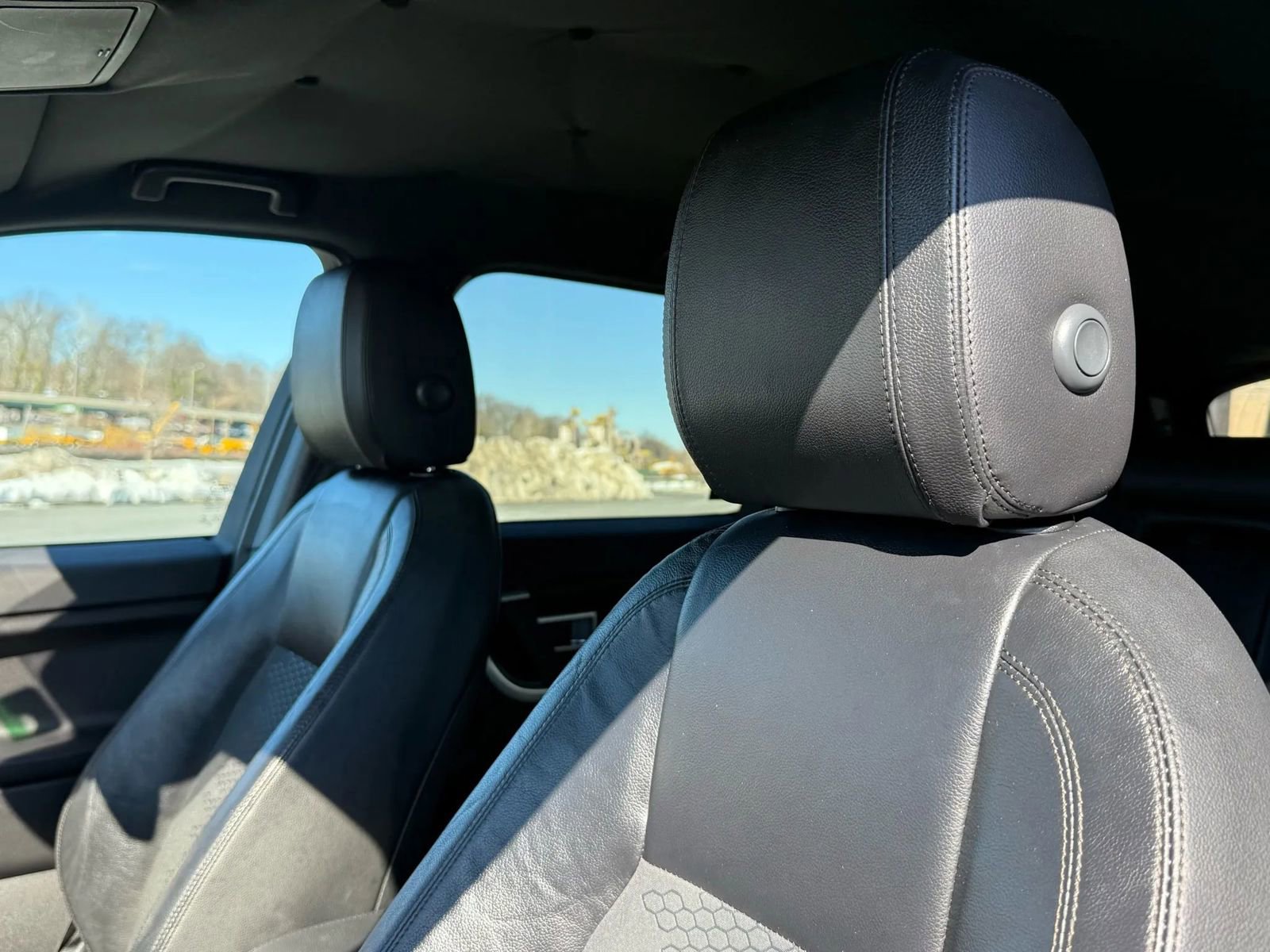 Used 2017 Land Rover Discovery Sport SE image 10