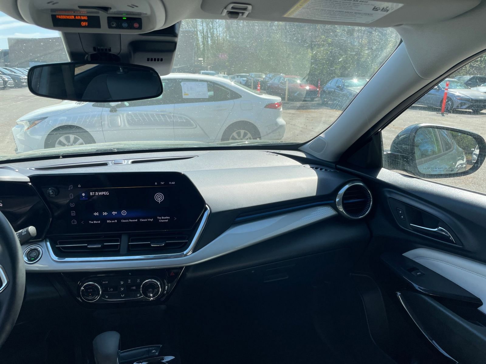 Used 2025 Chevrolet Trax LT w/ LT Convenience Package image 34