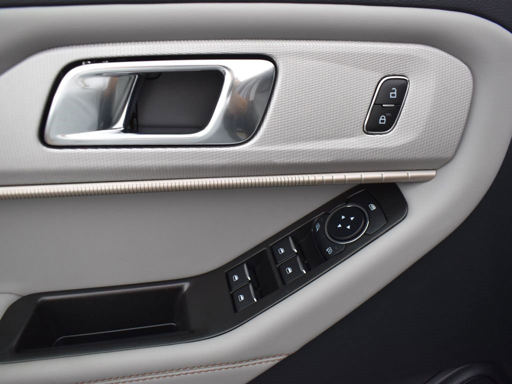 New 2025 Ford Explorer Active w/ Active Comfort Package image 11